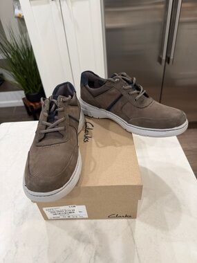 Clarks Men's Taupe and Navy Casual Lace-Up Sneakers